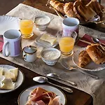 Chateau De Canac Bed & Breakfast 3*